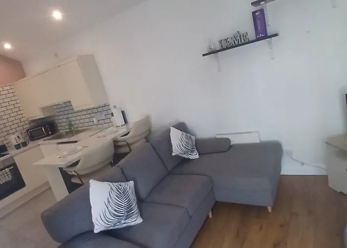 D17 - Airport Apartment *