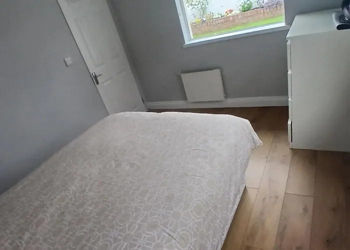 D17 - Airport Apartment